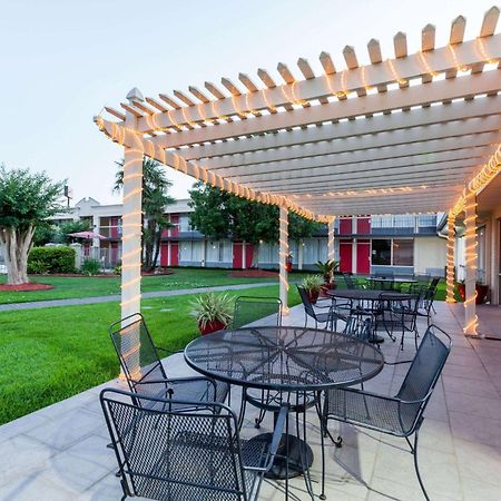 Hotel Ramada By Wyndham New Iberia Exterior foto